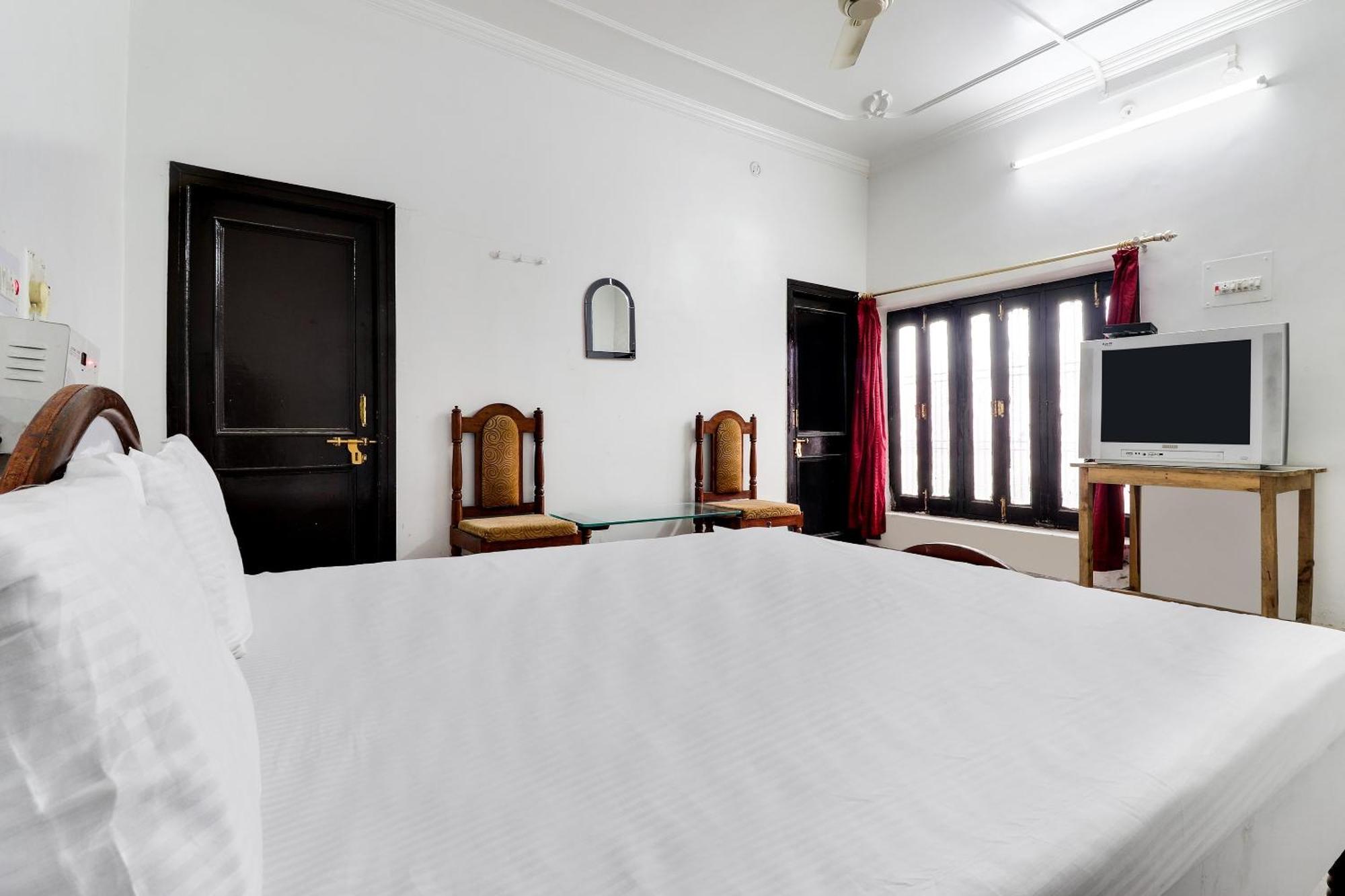 Hotel O Hanuman Bagh Ayodhya Buitenkant foto